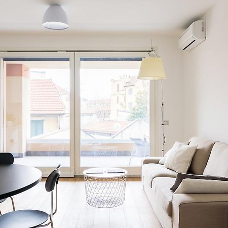 Altido Lovely 1-Bed Flat With Balcony & Free Parking Milán Exterior foto