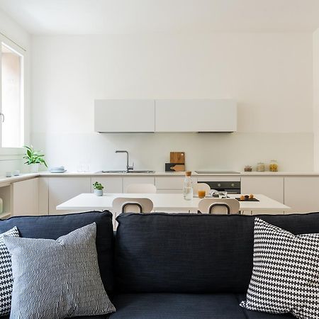 Altido Lovely 1-Bed Flat With Balcony & Free Parking Milán Exterior foto