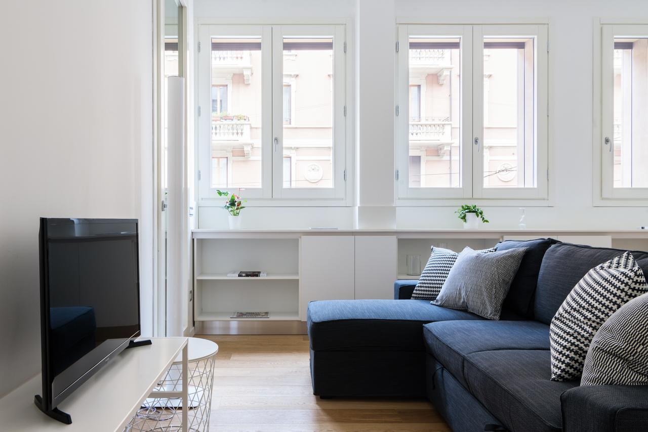 Altido Lovely 1-Bed Flat With Balcony & Free Parking Milán Exterior foto