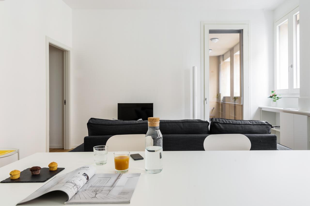 Altido Lovely 1-Bed Flat With Balcony & Free Parking Milán Exterior foto